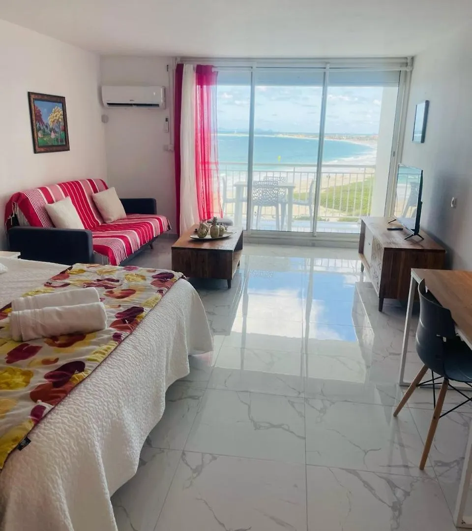 French Ocean View, Beach And Pool Cul de Sac