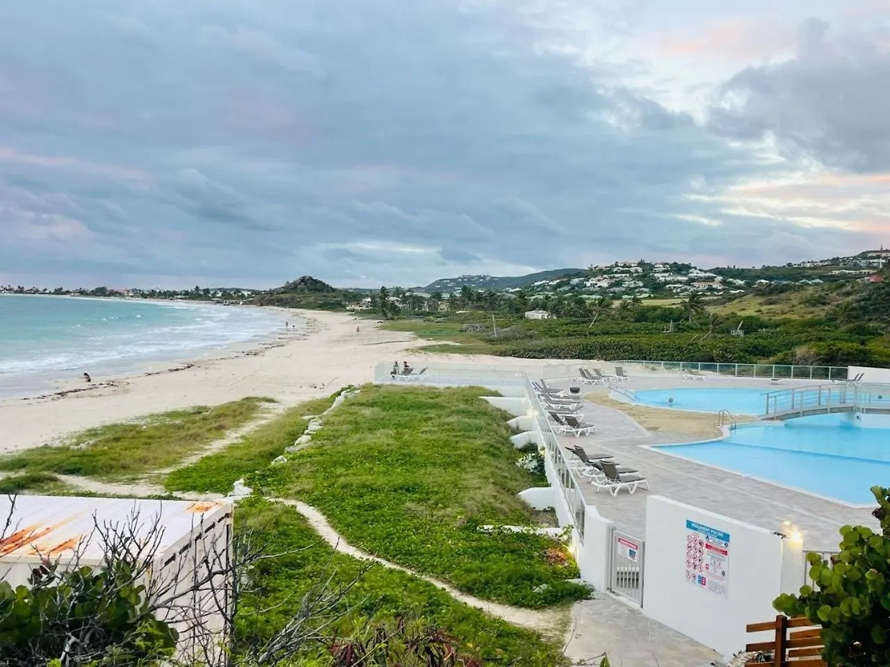 French Ocean View, Beach And Pool Cul de Sac Apartment